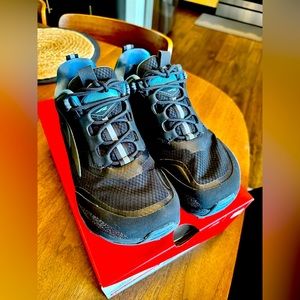 Woman’s Size 8 Altra Lone Peak All Waterproof Shoes